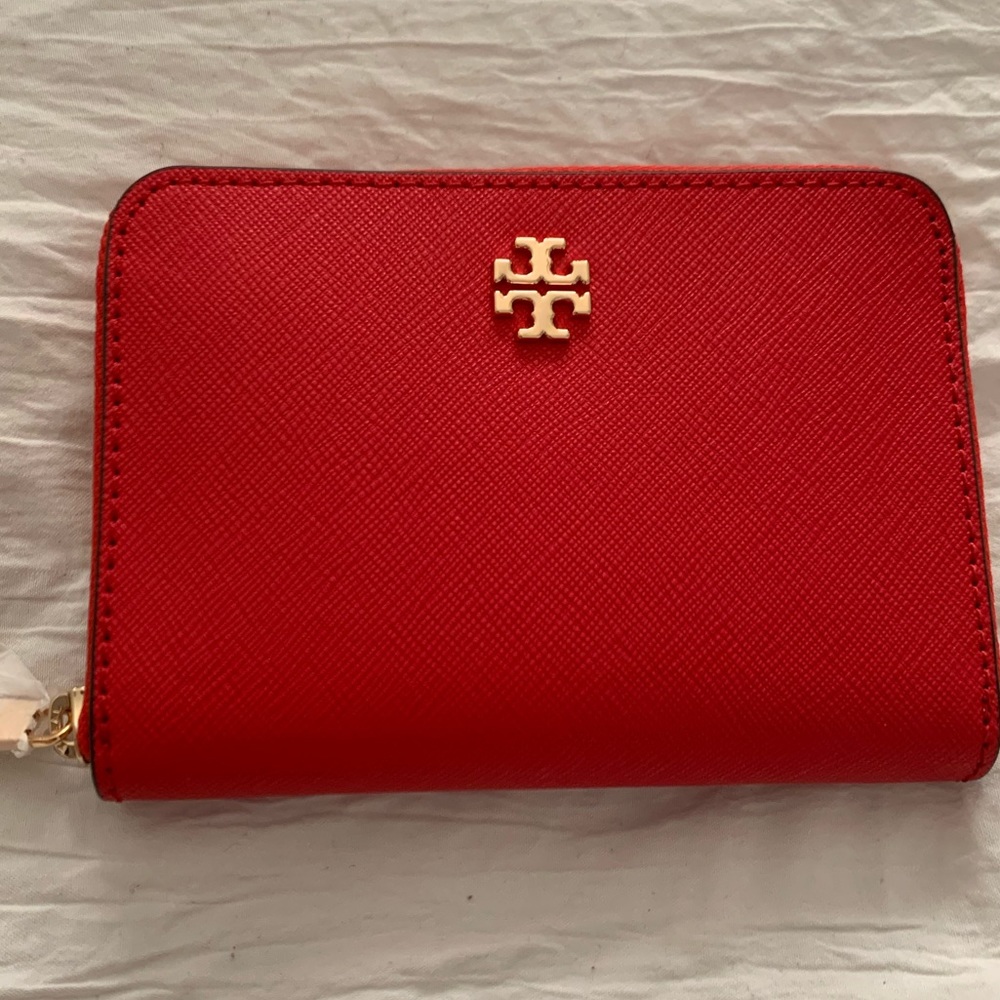 Brand New wallet with zipper and key chain!